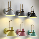 Moderne LED-Wandleuchte aus Metall für das Schlafzimmer, konisches Design