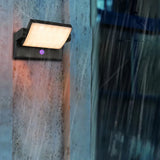 Moderne LED Außenwandleuchte mit Sensor, IP65, Schwarz