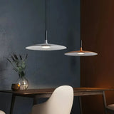 Moderne LED Pendelleuchte im UFO-Design für Esszimmer