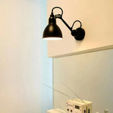 Moderne LED Wandleuchte in Schwarz mit flexiblem Schwenkarm