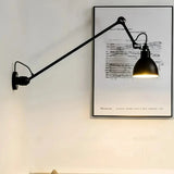 Moderne LED Wandleuchte in Schwarz mit flexiblem Schwenkarm