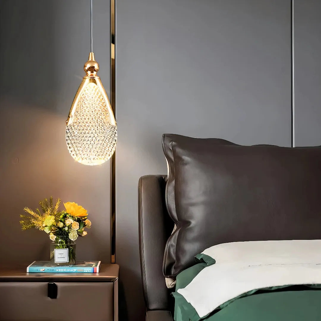 Moderne Pendelleuchte aus Acrylglas mit Tropfenaufhängung fürs Schlafzimmer