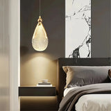 Moderne Pendelleuchte aus Acrylglas mit Tropfenaufhängung fürs Schlafzimmer