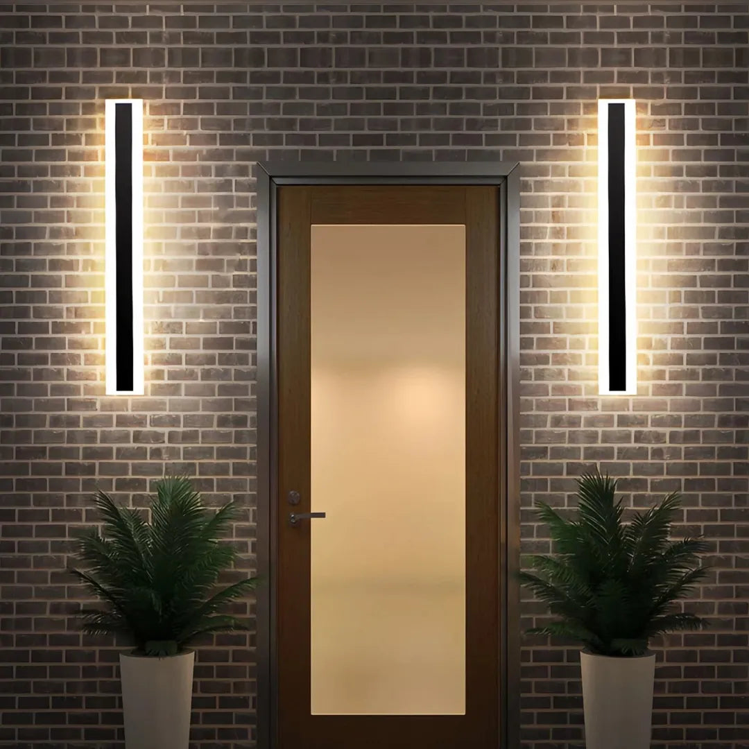 Schwarze IP65 Außenwandleuchte für Hauseingang und Terrasse