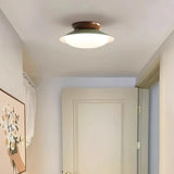 Moderne Deckenleuchte im Schalendesign für den Flur