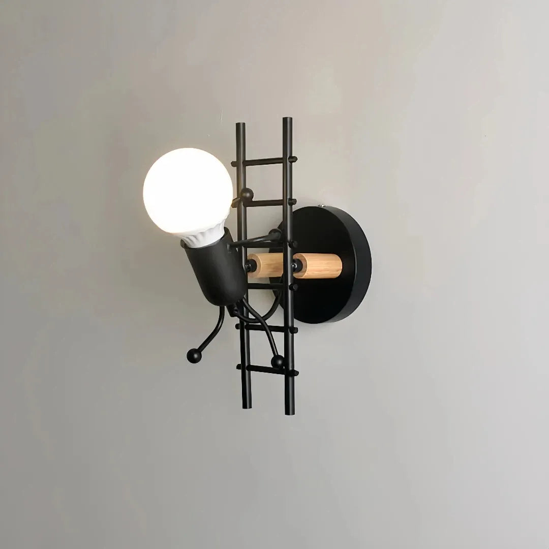 Kinderzimmer-Wandleuchte mit eingeschaltetem warmweißem Licht 