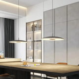 Moderne LED-Pendelleuchte im UFO-Design für das Esszimmer