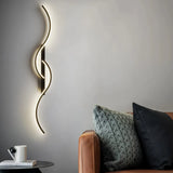 Moderne LED-Wandleuchte im geschwungenen Design, dimmbar