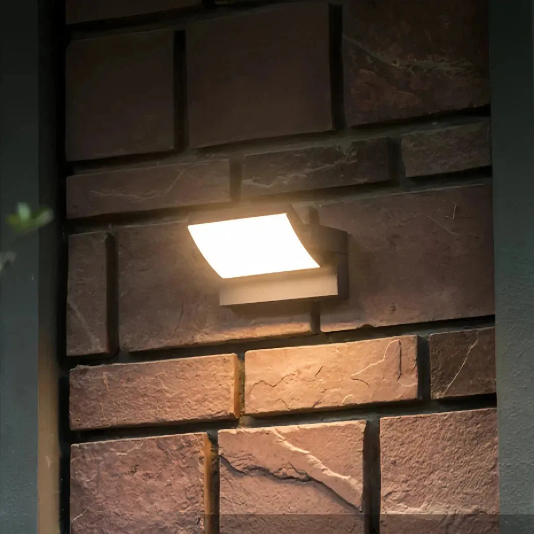 Moderne LED Außenwandleuchte mit Sensor, IP65, Schwarz