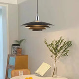 Moderne UFO Pendelleuchte aus Metall für den Esstisch