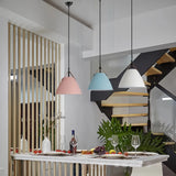 Moderne Pendelleuchte im Macaron-Stil aus Metall für das Esszimmer