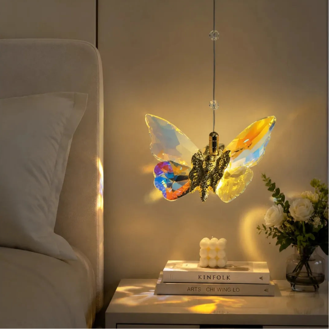 LED Schmetterling-Pendelleuchte mit violetten Kristallen
