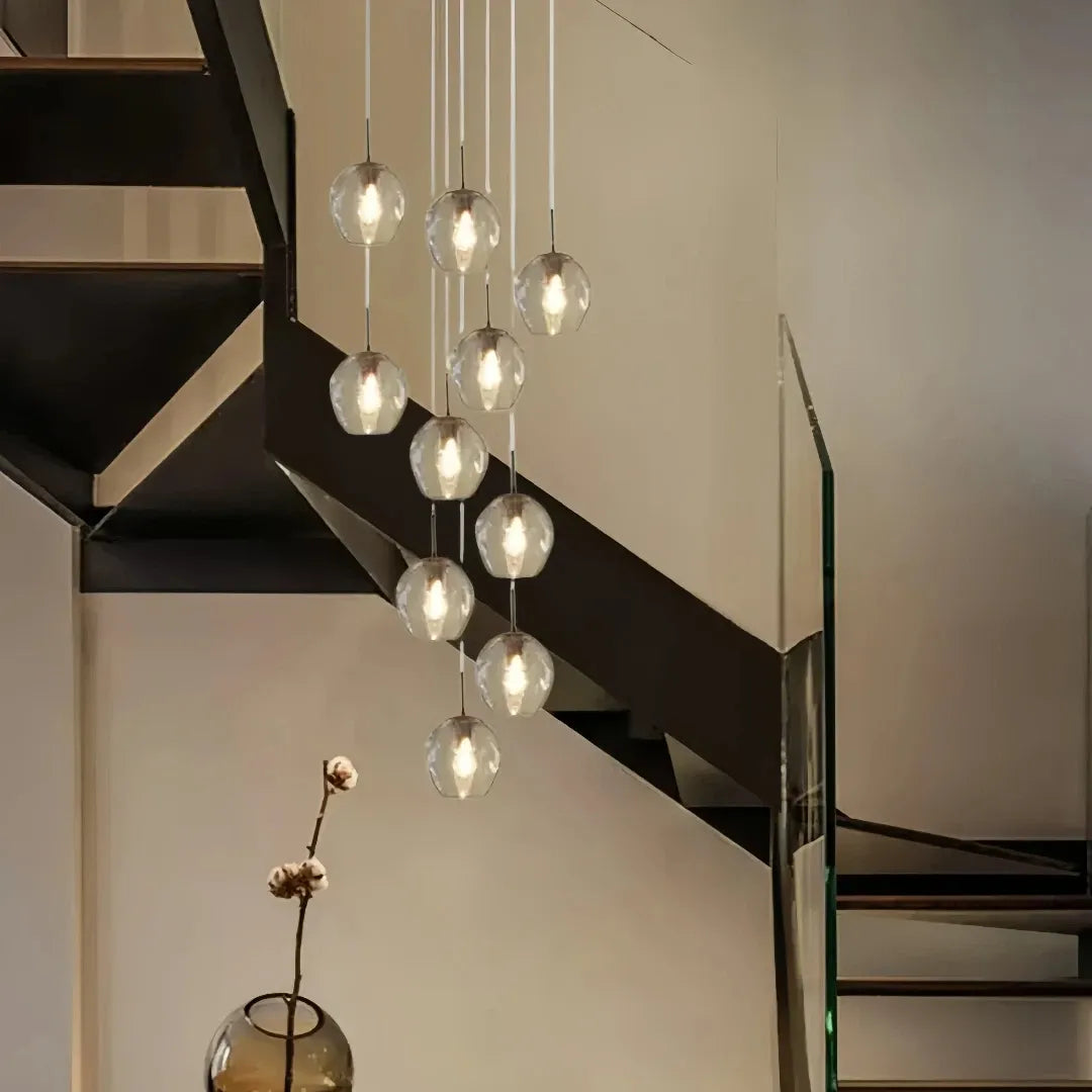 Moderne Treppenhaus-Kronleuchter aus Glas mit Kugelschirmen
