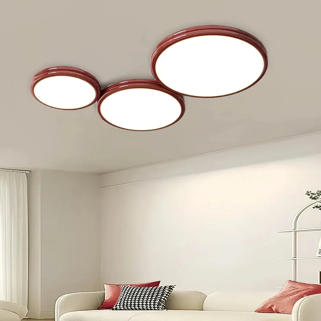 Rote Design-Deckenleuchte mit integrierten LED-Lichtringen