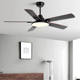 Moderner Deckenventilator mit Licht und 5 Flügeln