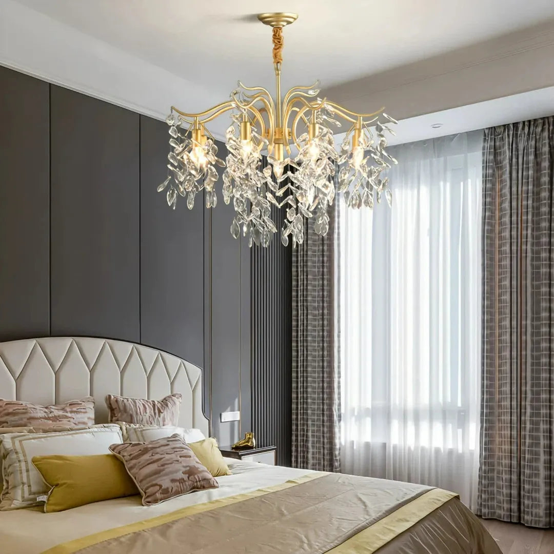 Das Modell verbindet moderne Linien mit klassischer Eleganz. Dadurch passt es sowohl zu modernen Einrichtungen als auch zu Interieurs mit luxuriösem oder zeitlosem Charakter.