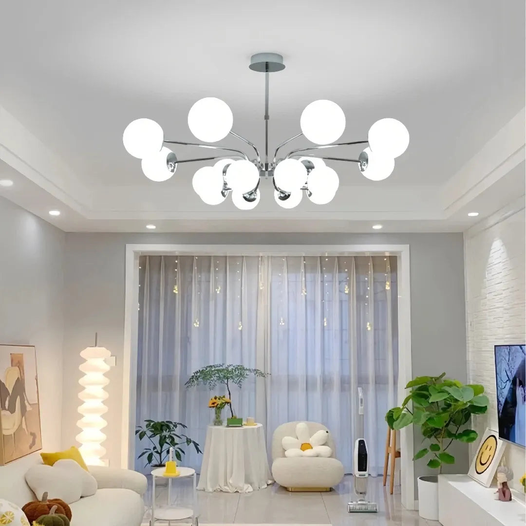 Moderner Kronleuchter im Opalglas Kugeldesign für Wohnzimmer