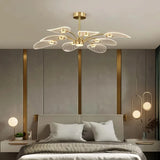 Moderner Kronleuchter in Gold mit Blatt-Design für das Wohnzimmer