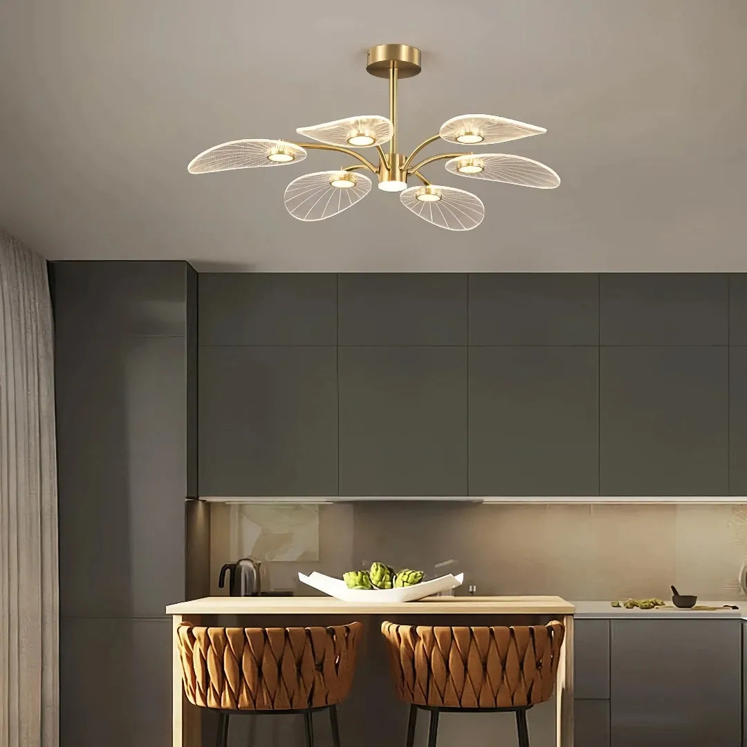 Moderner Kronleuchter in Gold mit Blatt-Design für das Wohnzimmer