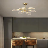 Moderner Kronleuchter in Gold mit Blatt-Design für das Wohnzimmer