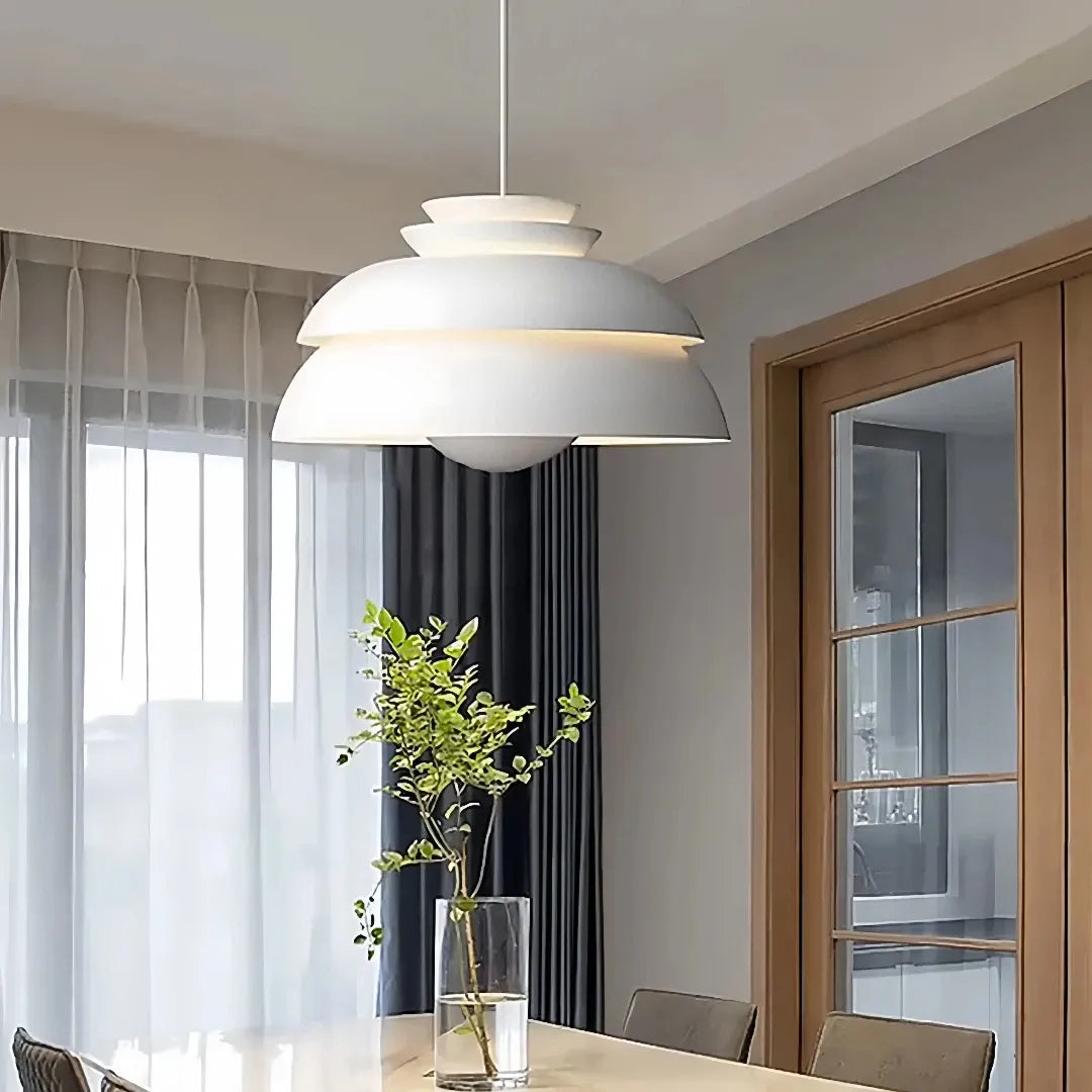 Nordische Pendelleuchte in Weiß für das Esszimmer
