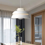 Nordische Pendelleuchte in Weiß für das Esszimmer