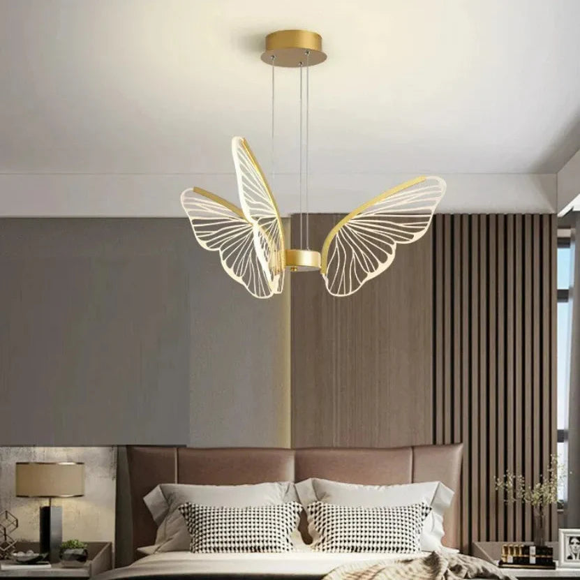Pendelleuchte mit Schmetterlingsdesign in Gold modern dimmbar für das Esszimmer
