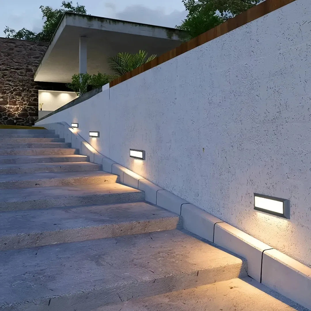 Rechteckige LED-Wandeinbauleuchte in Schwarz, IP65, für Treppen