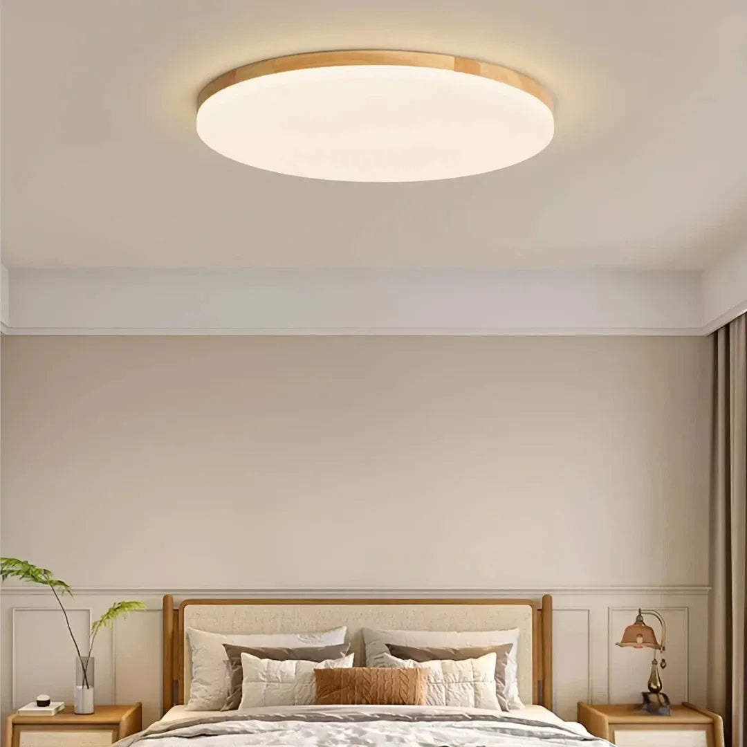 Runde skandinavische LED-Deckenleuchte aus Holz
