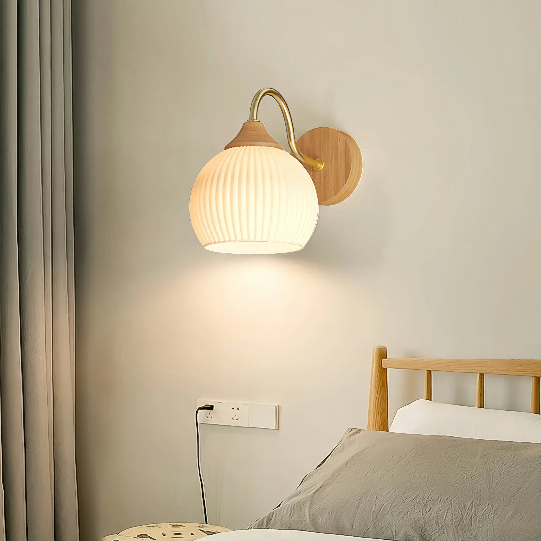 Skandinavische Wandleuchte in Kürbisform fürs Schlafzimmer
