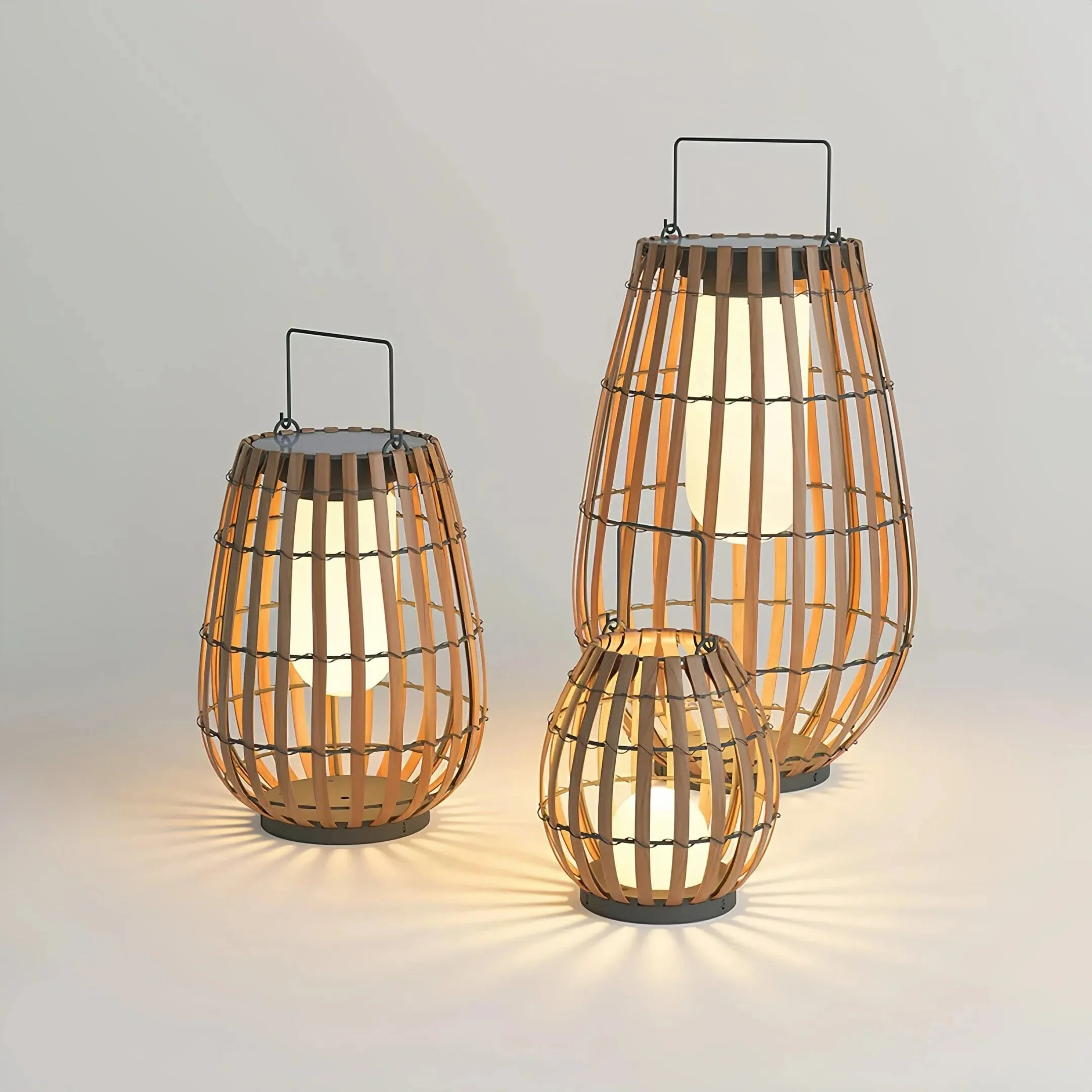 Diese Rattan Stehlampe ist vor allem als dekorative Außenbeleuchtung gedacht. Sie sorgt für stimmungsvolles Licht und eine warme Atmosphäre im Außenbereich.