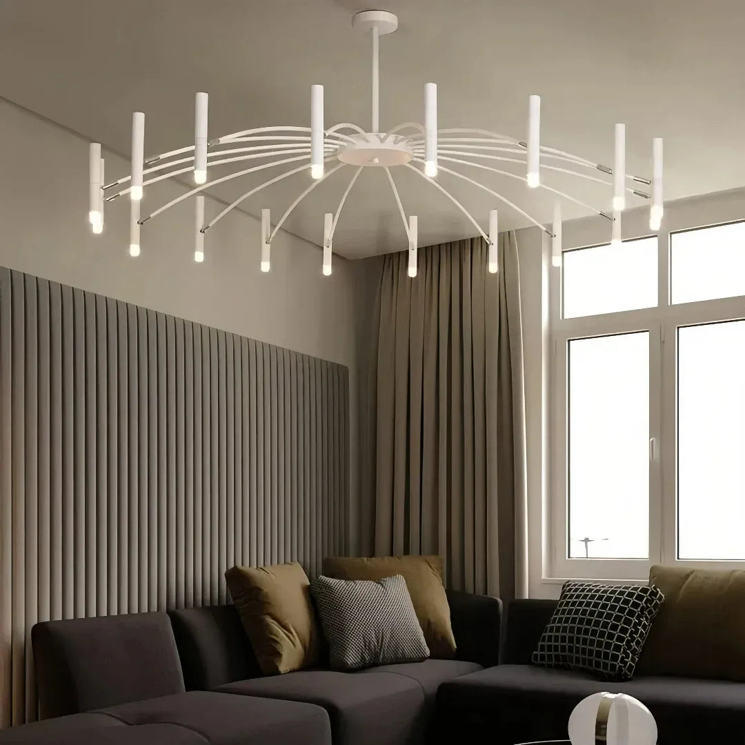 Weißer LED Kronleuchter mit mehrflammigem Design