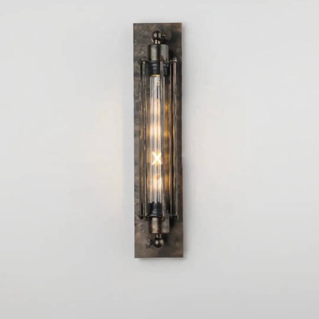 Wandleuchte aus Metall mit Glas im Industrial Design