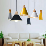 Nordic Pendelleuchte aus Metall und Holz für Esszimmer