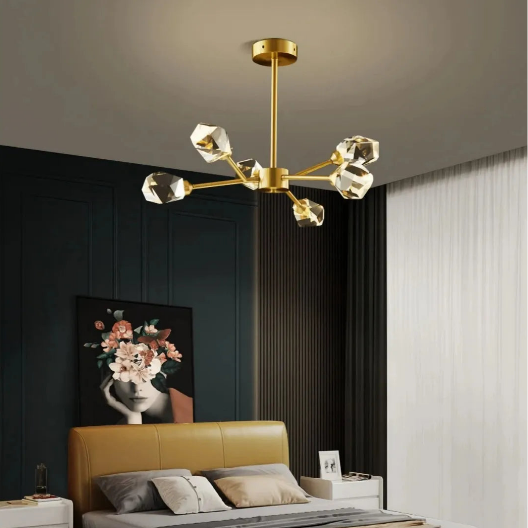 Moderner Kronleuchter aus Kristall und Messing in Gold für Esszimmer