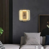 Moderne LED-Wandleuchte mit integrierter Uhr fürs Wohnzimmer
