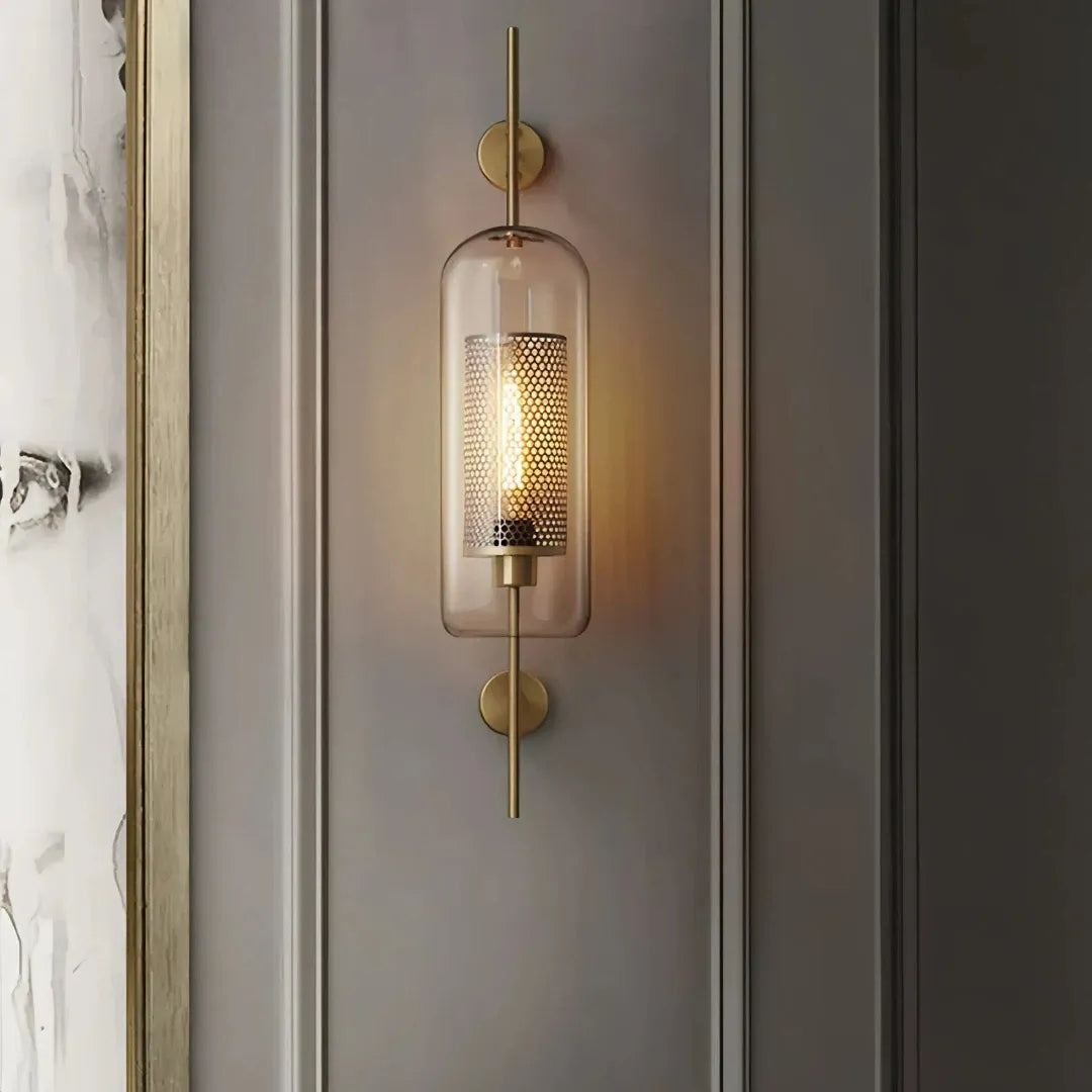 Wandleuchte im Industrial Stil aus Metall und Glas in Goldfarben für Wohnzimmer