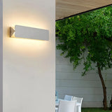 Weiße rechteckige Wandlampe aus Metall für den Innenbereich