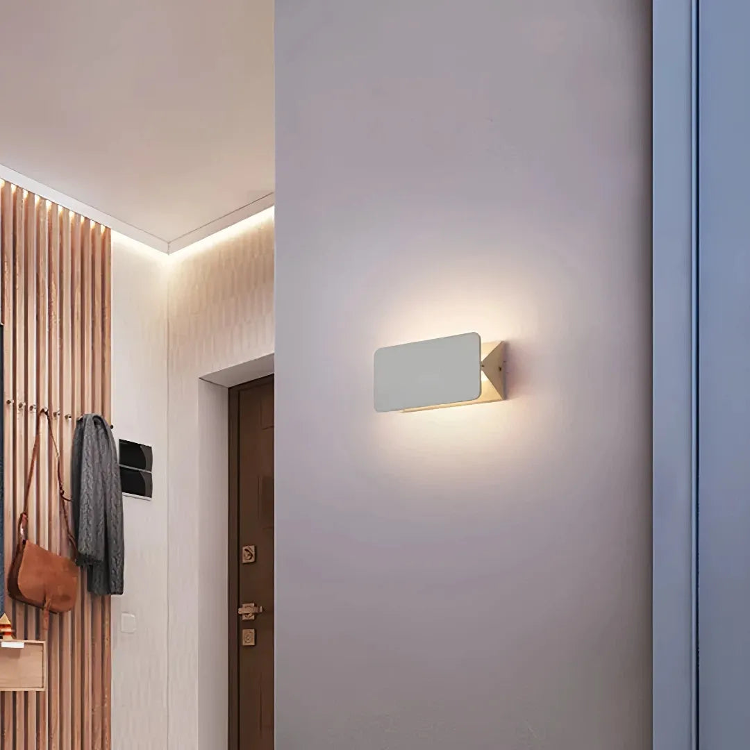 Weiße rechteckige Wandlampe aus Metall für den Innenbereich