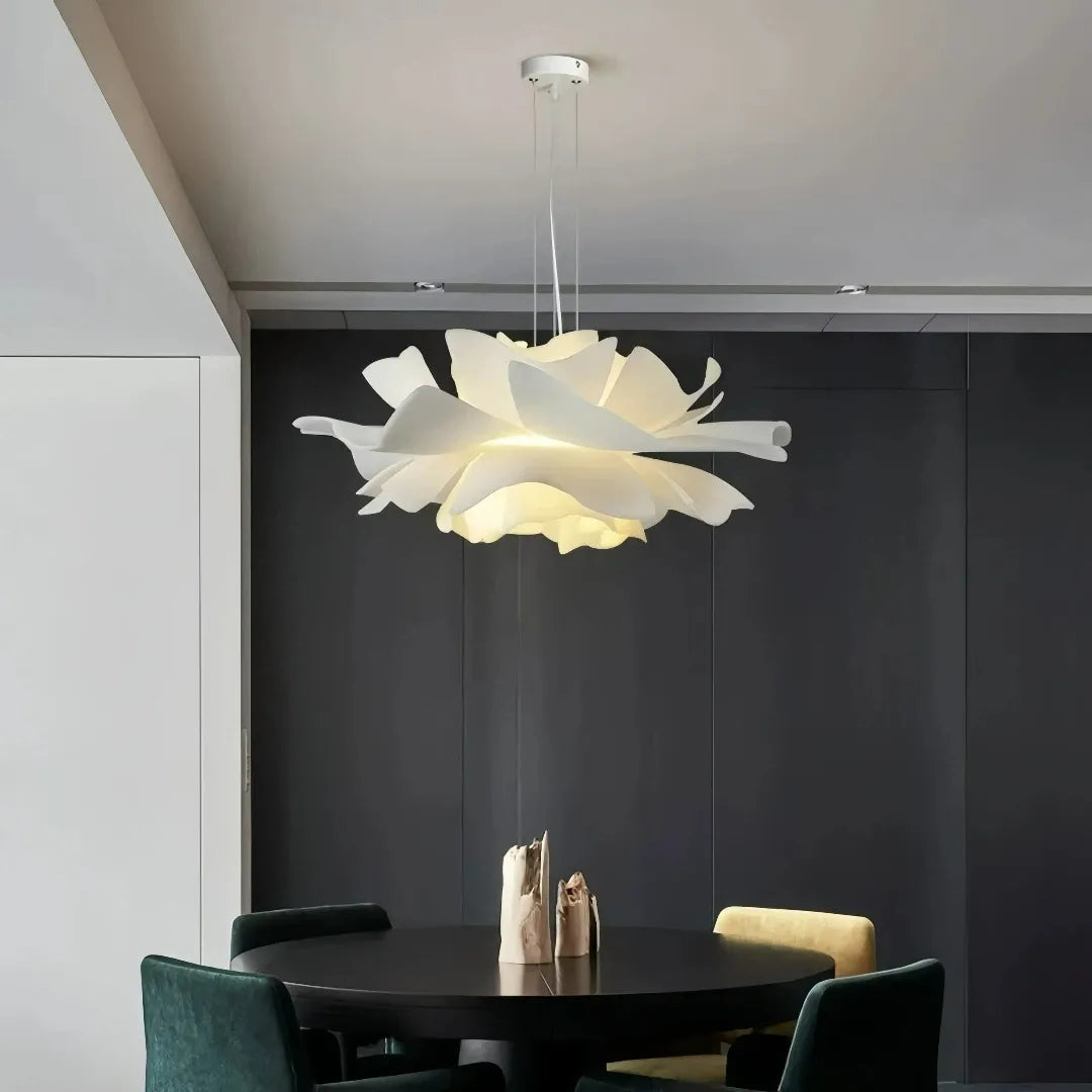 Weiße moderne Pendelleuchte in Blumenform für Esszimmer und Wohnzimmer