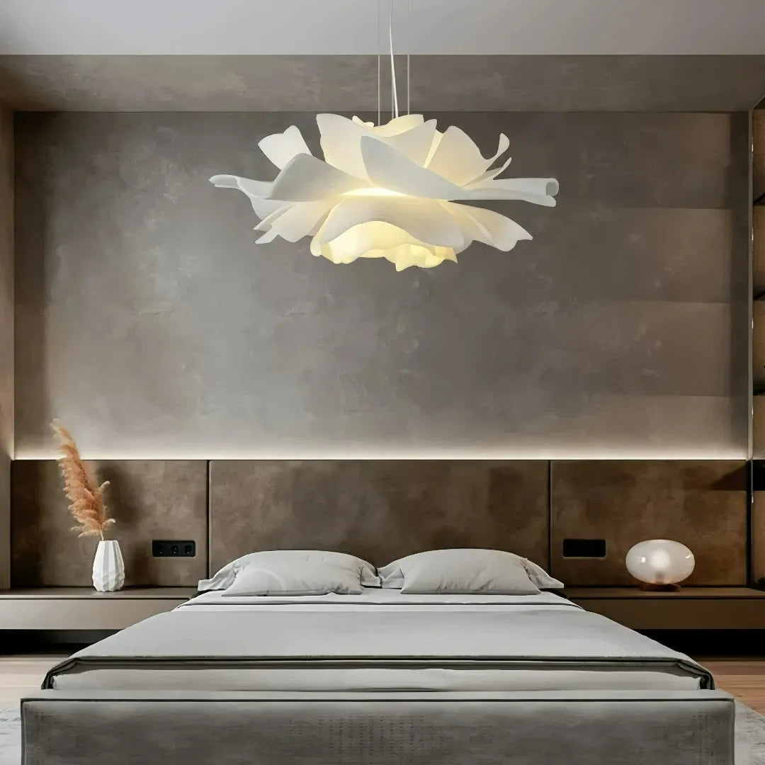 Weiße moderne Pendelleuchte in Blumenform für Esszimmer und Wohnzimmer