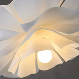 Weiße moderne Pendelleuchte in Blumenform für Esszimmer und Wohnzimmer
