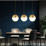 Moderne Glaskugel-Pendelleuchte für das Esszimmer