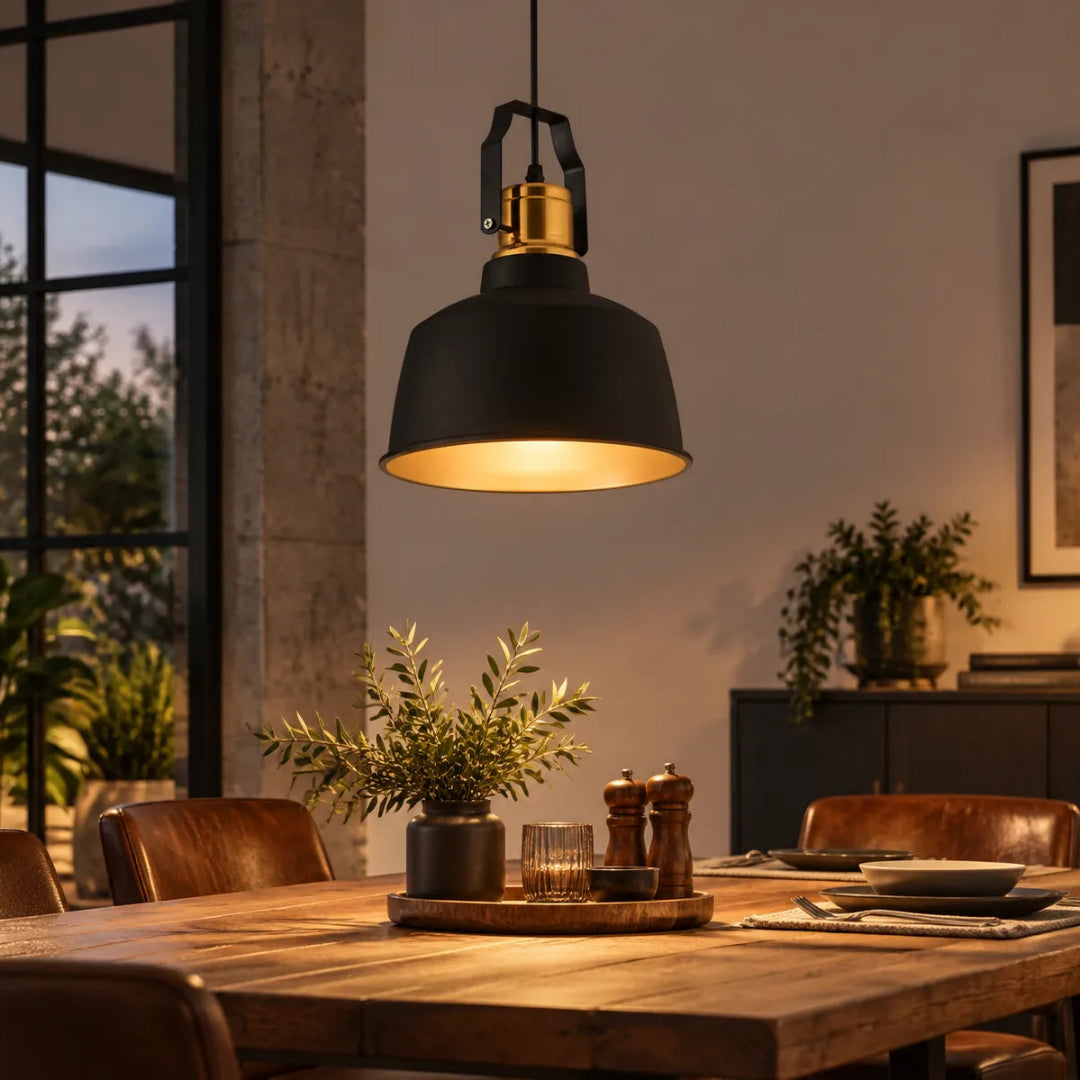 Industrial Pendelleuchte in Schwarz-Gold aus Metall für das Esszimmer