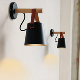 LED Wandleuchte im nordischen Design aus Holz mit Eisenlampenschirm für Esszimmer