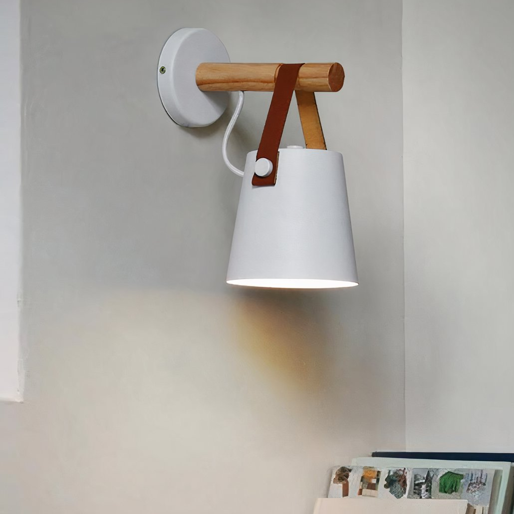 LED Wandleuchte im nordischen Design aus Holz mit Eisenlampenschirm für Esszimmer
