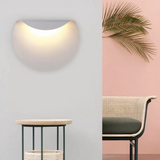 Weiße minimalistische runde Wandleuchte aus Metall für Schlafzimmer
