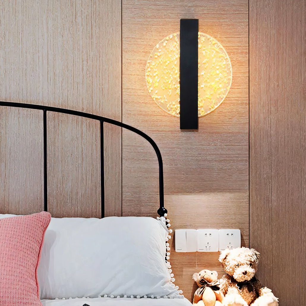 Moderne Wandleuchte aus Eisen und Acryl fürs Schlafzimmer