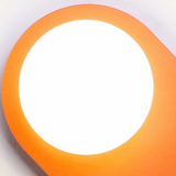 Orangefarbene Design-Wandleuchte aus Metall fürs Wohnzimmer und Schlafzimmer